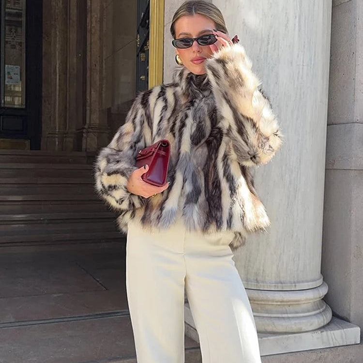 Chic Women's Retro Faux Fur Coat - Stylish Casual Outwear for All Occasions 3