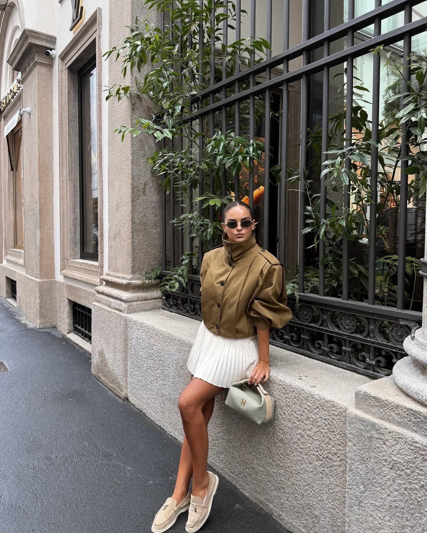 Khaki Puffer Jacket - Elegant Cropped Outerwear with Stylish Sleeves 1