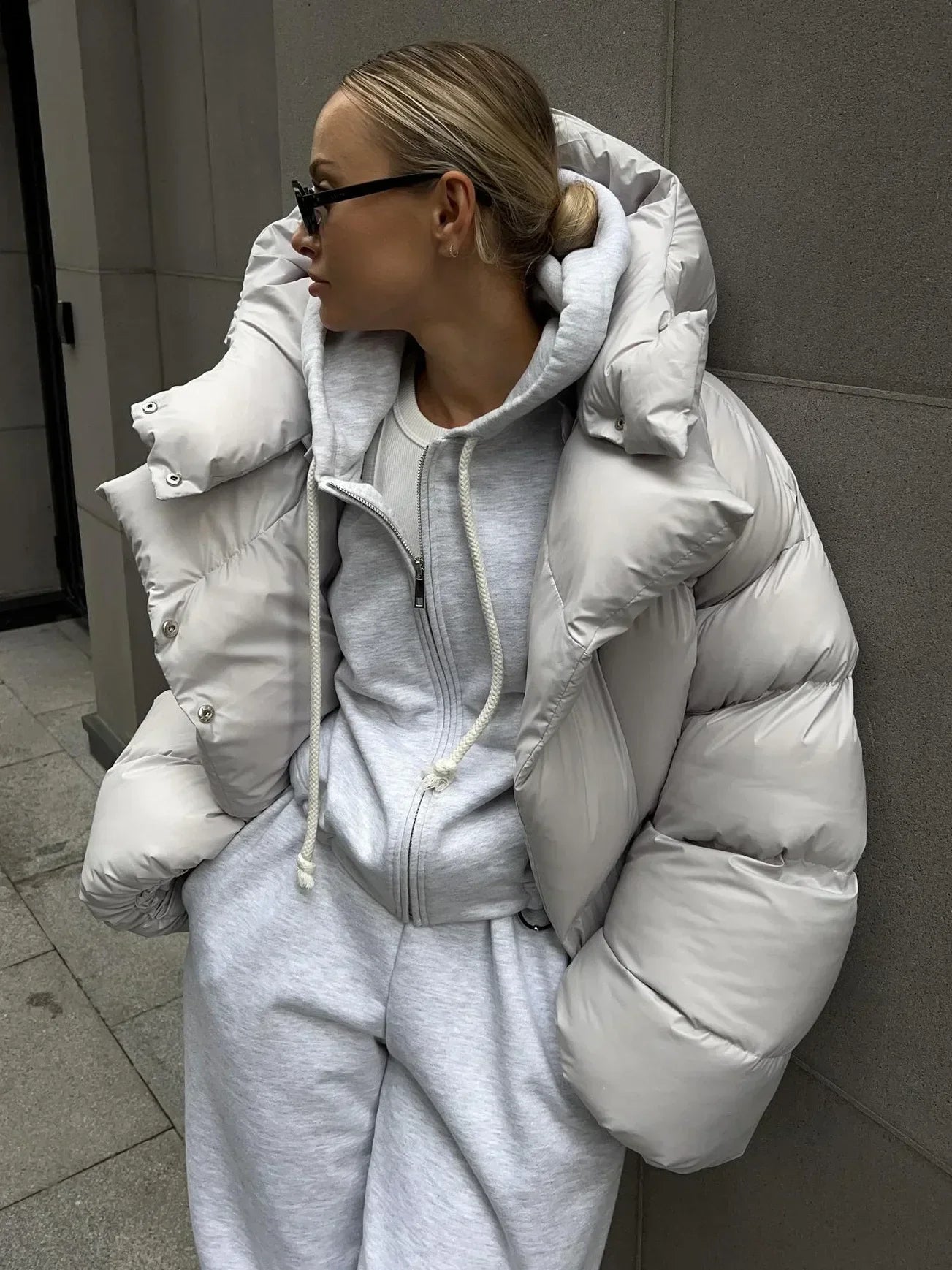 Weather-Resistant Winter Coat - Stylish Oversized Puffer Jacket with Double-Layer Insulation for Women 0