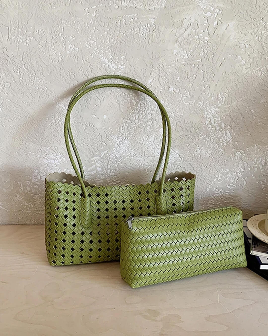 Briana gevlochten stro shopper