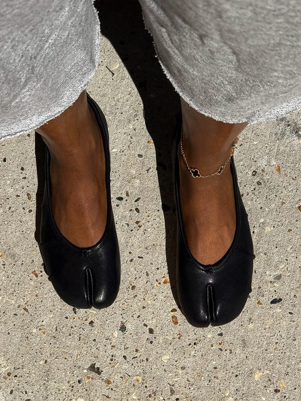 Mules à bout fendu en cuir végan Bianca
